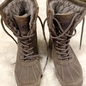 UGG Women's Adirondack III Waterproof Boots Size 5